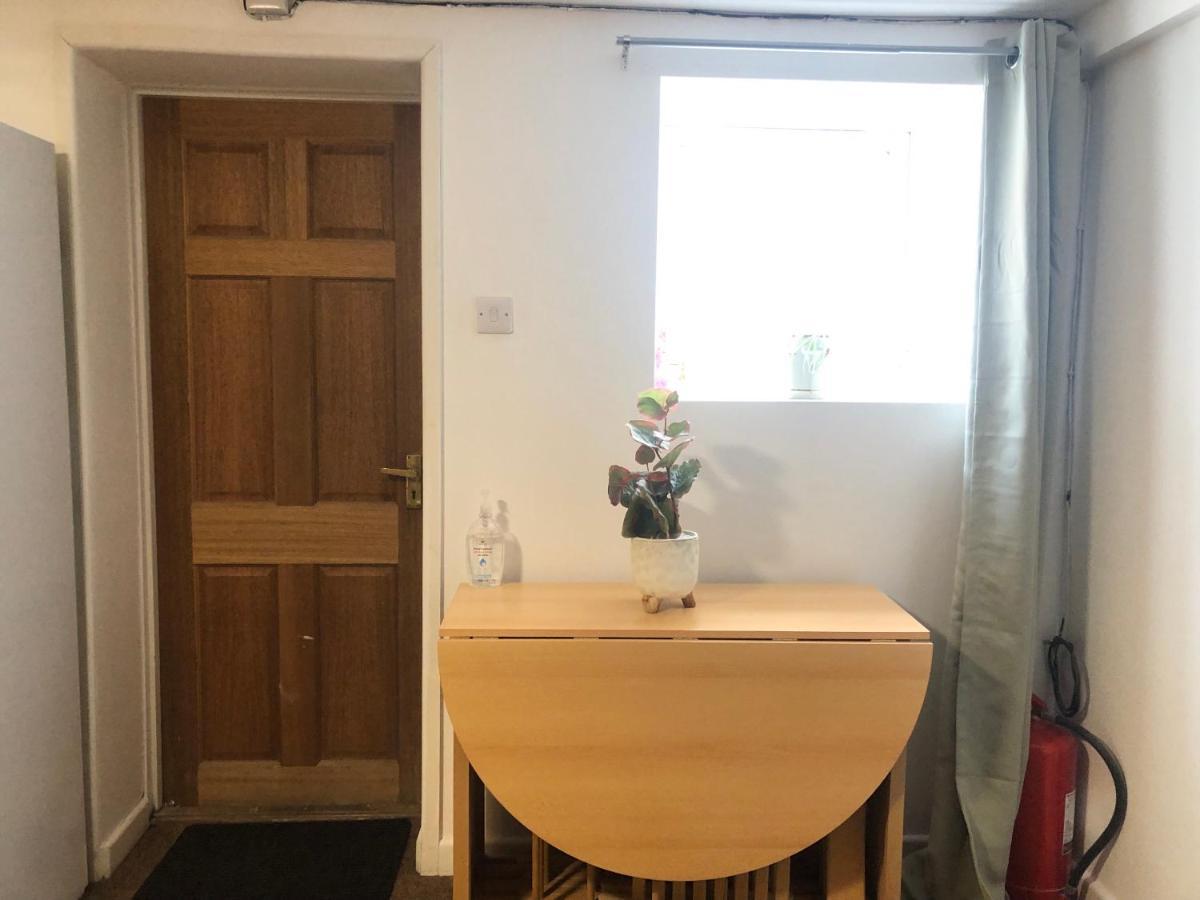 Comfortable Modern Home, Self Catering Flat, Newly Refurbished, Town Centre, Free Parking 切尔滕纳姆 外观 照片